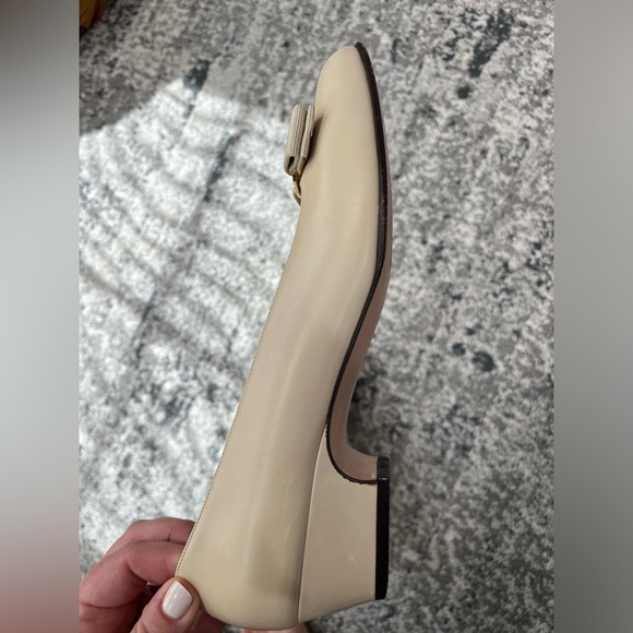 Ferragamo Vera size 9 - Picture 3 of 5
